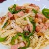 まゆのの作ってみた!投稿(がつんとウマい！【ベーコンとピーマンのガリバタ焼きうどん】)