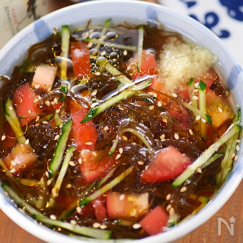 ちゅるちゅるつめた~い😋もずくとトマトの冷製中華スープ🥣