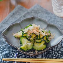 凍ったまま白だしを入れるだけ！冷凍ズッキーニのおひたし
