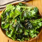 5分で完成！【わかめとレタスのチョレギサラダ】胡麻油香る♩