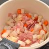 ほっこり簡単♩【冷蔵庫の余り物で根菜ミルクスープ】の工程2