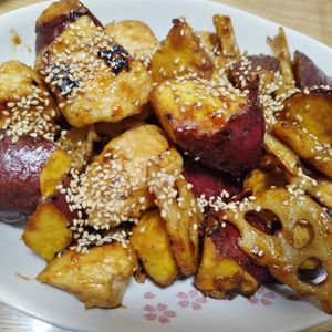 おともこの作ってみた!投稿(さつまいもと蓮根と鶏肉の甘酢炒め☆食感が楽しい♩絶品おかず)