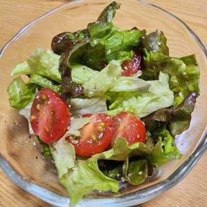 ナムディの作ってみた!投稿(【レタストマトのレモンドレッシングサラダ】さっぱりやみつき)