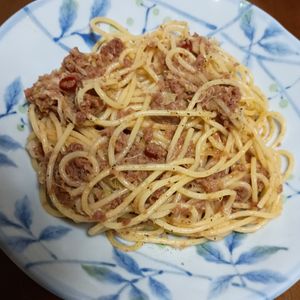 ともこっちの作ってみた!投稿(ワインとともに♪コンビーフのペペロンチーノ)