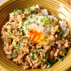 10分で完成！【甘辛とろ玉えのきそぼろ丼】卵もワンパンで♩