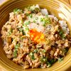 10分で完成!【甘辛とろ玉えのきそぼろ丼】卵もワンパンで♩