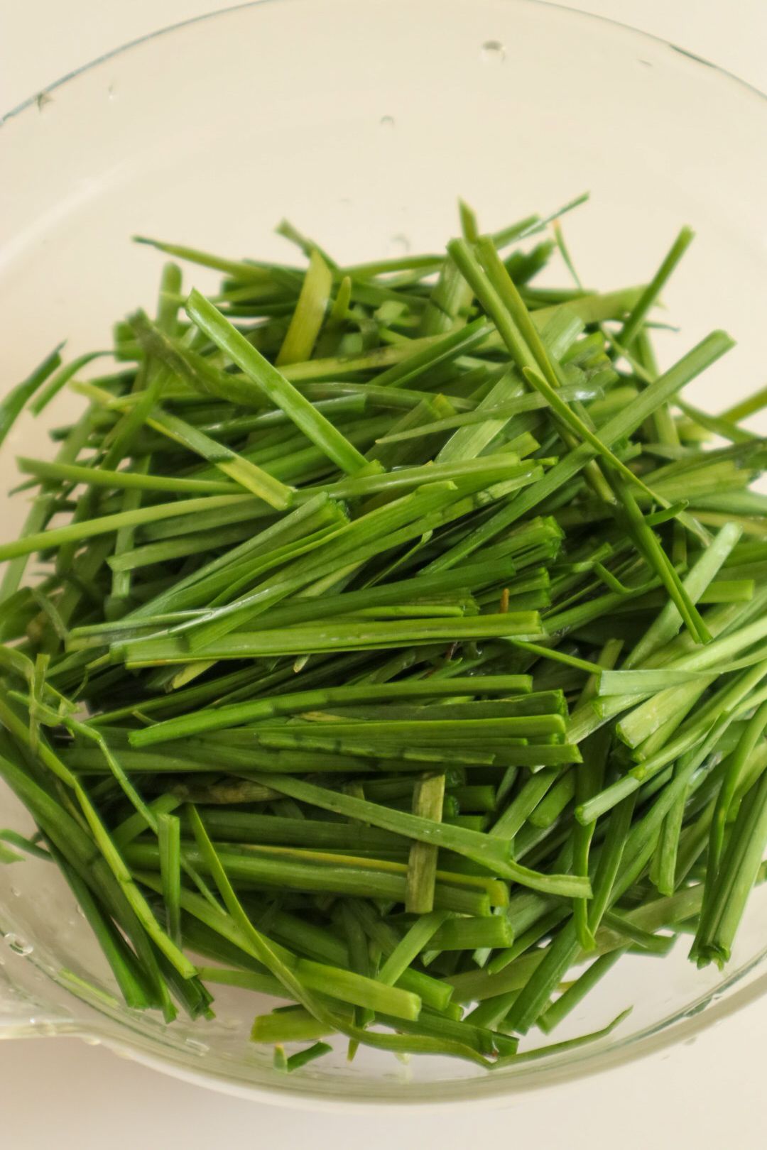 やみつき♡ニラと卵黄のオイポン和え | レシピサイトNadia