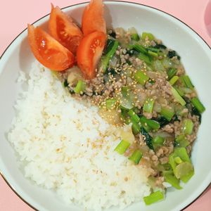 milkの作ってみた!投稿(青菜も一緒にとれる♪【小松菜ひき肉ごはん】)