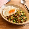 シャキッと食感にハマる♪【きゅうりたっぷり甘辛そぼろごはん】