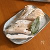 鶏むね肉が美味しい！ローリエ香る蒸し鶏