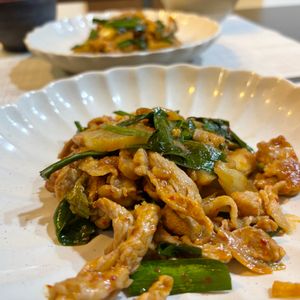 ぴよぴよの作ってみた!投稿(【豚ニラキムチ炒め】ご飯が進む！シャキ旨♡がっつりおかず)