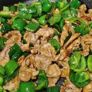 rantomoの作ってみた!投稿(ワンパン10分！【豚こま肉×ピーマン旨だれ炒め】ご飯すすむ♩)