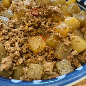 わいワインの作ってみた!投稿(【我が家自慢のごはん泥棒】豚ひき肉と大根こんにゃくの甘辛煮)