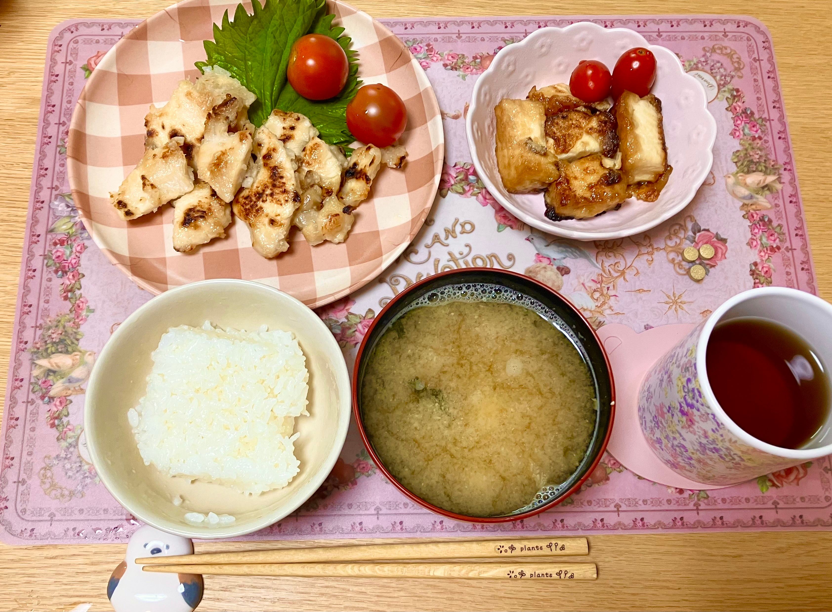 食品サンプル醤油唐揚げ20個、レタス2枚 楽天市場】塩または醤油味 選べる二種の味わい ザンギ 300g×4