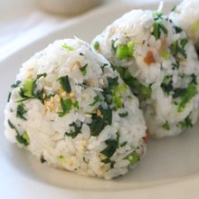 春菊としらすの梅おにぎり
