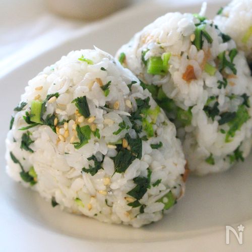 春菊としらすの梅おにぎり
