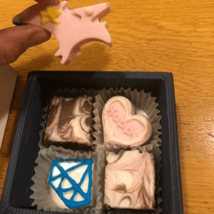 monの作ってみた!投稿(マーブル模様のチョコが可愛い！しっとりリッチ生地のブラウニー)