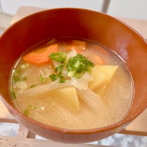 あーちゃん·͜· ♡の作ってみた!投稿(『じゃがいもと人参と玉ねぎのお味噌汁』)