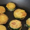 【ズッキーニのチーズピカタ】卵×粉チーズに絡めて焼くだけ♪の工程4