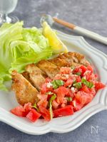 サクッと軽い薄切りとんかつ♪トマトバジルソース