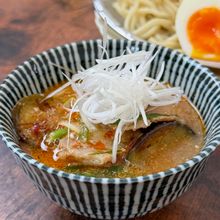 汁まで飲み干したくなる【濃厚なす豚つけ麺】