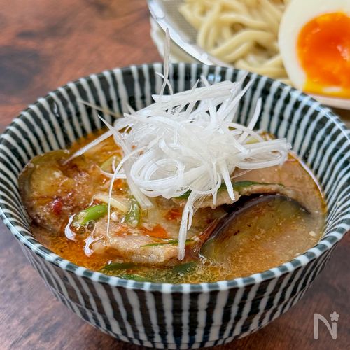 汁まで飲み干したくなる【濃厚なす豚つけ麺】