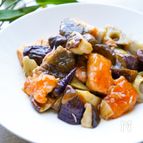 食べて綺麗に♪鮭とごろごろ野菜の甘酢あん