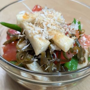 まゆのの作ってみた!投稿(腸活サラダ【トマトと長芋とオクラとめかぶのレモポンサラダ】)