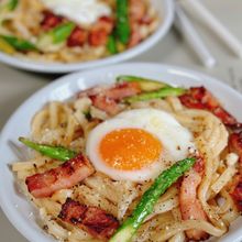 アスパラベーコンのバタチー焼きうどん！
濃厚リッチ♪