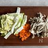 電子レンジで簡単♪【たっぷり野菜と春雨のスープ煮】の工程1
