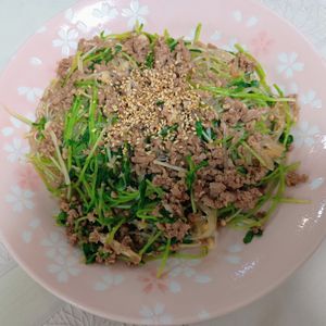 milkの作ってみた!投稿(焼肉のたれで楽々♪『豆苗とはるさめのチゲ風♡うま辛そぼろ煮』)