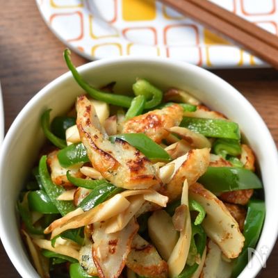 【5分de完成】余りがちな食材deピーマンと竹輪の旨塩炒め♪