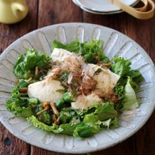 オクラとなめこのお豆腐サラダ。