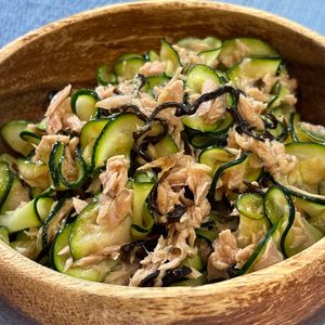 楽ラク手抜キッチン🐶🐾の作ってみた!投稿(調味料いらず♪【ズッキーニとツナの塩昆布あえ】)