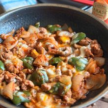 【フライパンごと食卓へ！】野菜たっぷりチーズポークチャップ