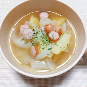 よっこの作ってみた!投稿(ポテトコンソメスープ【切ったら鍋で煮込むだけ！】)