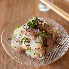 切って混ぜるだけ！【白身魚の刺身の塩昆布和え】