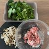 【豚こまと小松菜のオイスターソース炒め】小松菜嫌いが完食！の工程1