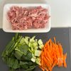 ワンパンで栄養満点!【豚こまのビビンバ風炒め】甘辛やみつきの工程1