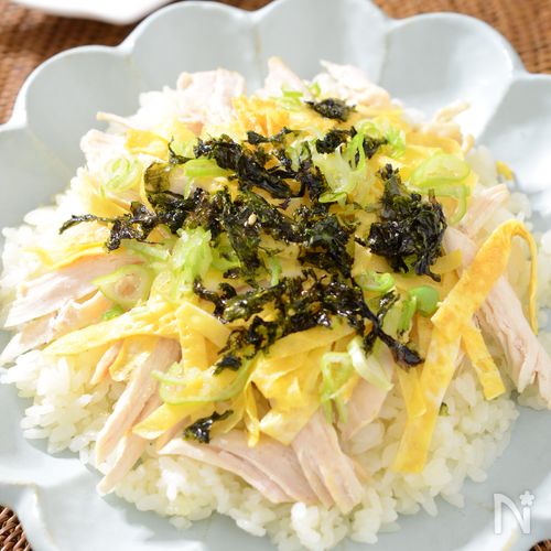 【蒸し鶏のコク旨ちらし寿司】本鶏だしの旨味でご飯&鶏肉が絶品