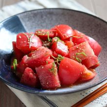 夏の身体に嬉しい【すいかとトマトの和風サラダ】味噌仕立て♪