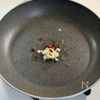 大葉でさっぱり！【鶏ひき肉とピーマンの甘辛そぼろ丼】の工程1