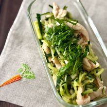 さっぱりなのにコクうま！《鶏皮きゅうり》