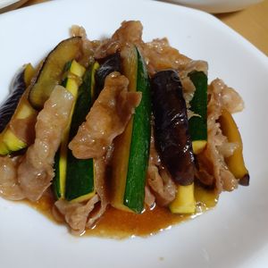 ゆゆ920の作ってみた!投稿(【ご飯が超合う】豚こま肉と茄子ズッキーニのさっぱりオイ照り)