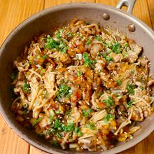 ワンパン10分!【豚こま肉×えのき香味ダレ炒め】ご飯すすむ♩