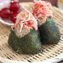 簡単やみつき♡枝豆とカニカマの塩おにぎり