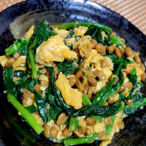 ヴェルの作ってみた!投稿(マヨ炒めで美味さUP！ほうれん草と納豆の卵炒め)
