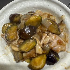 ともじつの作ってみた!投稿(【豚なす玉ねぎコク旨しょうゆ炒め】とろ〜り茄子♪玉ねぎ甘い♡)