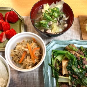 たぁプーの作ってみた!投稿(きゃべつと鶏肉だけが美味しい♪コク旨スープ鍋)