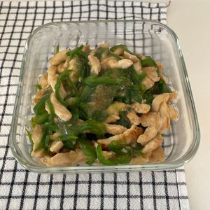 1452180の作ってみた!投稿(しょうゆ麹漬け鶏胸肉のチンジャオロース)